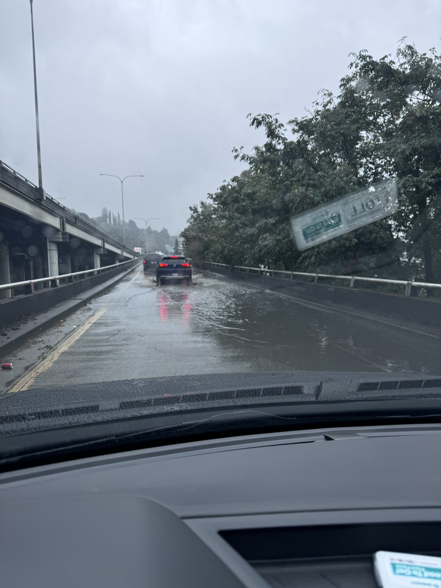 .<a href="/wsdot_traffic/">WSDOT Traffic</a> I-5 south on ramp from Bolyston is flooded but passable for vehicles