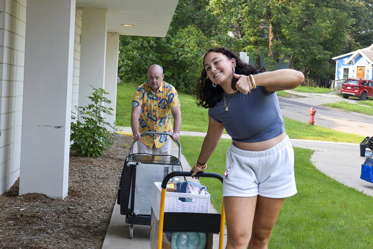 VCSU's tweet image. All moved in. 🏡

#newhome #vikingvoyage #welcomeweekend #vcsu