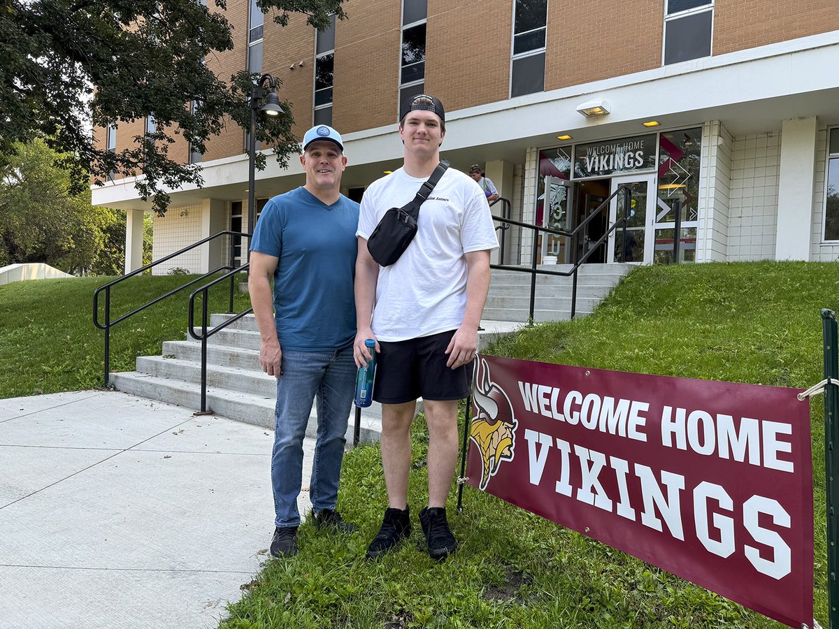 VCSU's tweet image. All moved in. 🏡

#newhome #vikingvoyage #welcomeweekend #vcsu