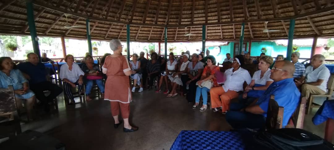 EpeCuba's tweet photo. En el día d ayer, como parte del 1er Encuentro de Mujeres Creadoras de la @EpeCuba perteneciente al @EnergiaMinasCub, realizamos el Taller TODOS LOS DÍAS SON 8 DE MARZO con la visualización del audiovisual de igual nombre.
#ProyectoPalomas #EpeCuba #FMC64 #MujeresCreadoras https://t.co/7szZrvturX
