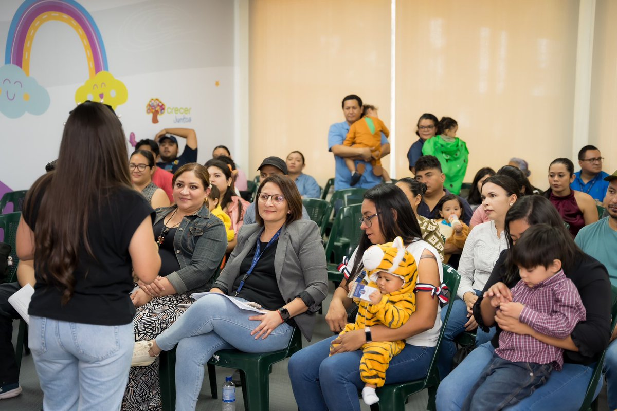 CONAPINA_sv's tweet photo. Nuestro Centro de Atención a Primera Infancia (CAPI) se sumergió esta tarde en un mundo mágico con el desarrollo de la actividad "Lectura divertida", donde las niñas y niños tuvieron el acompañamiento de sus padres. 😎 📚 https://t.co/nzzlaQzmbi