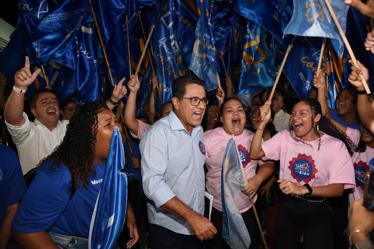LuizRobertoPDT's tweet photo. O #MaisPreparado CHEGOU ao #DebateDaFan! Daqui a pouquinho a gente confere LUIZ mostrando ao vivo que é o candidato que mais conhece Aracaju e tem as melhores propostas para nossa cidade avançar de verdade! #no12 https://t.co/7PJEG2Q28o
