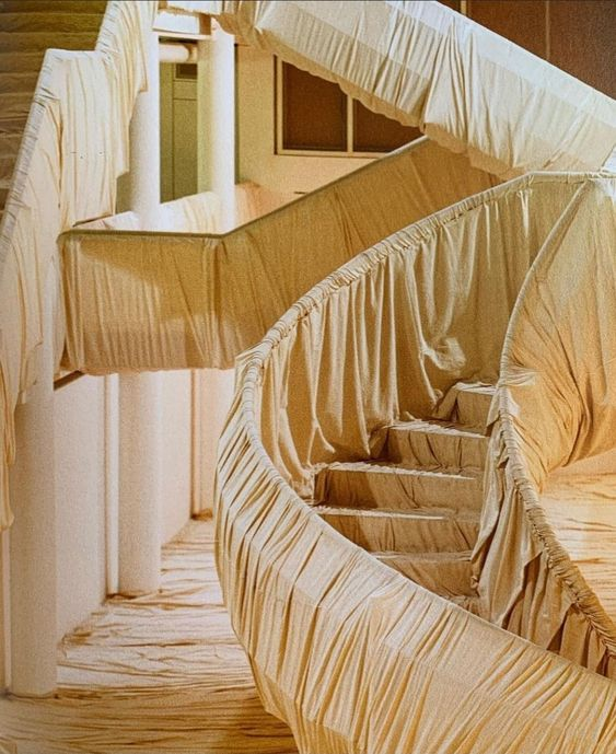 Gm to start the week.

Art by Christo &amp; Jeanne-Claude.