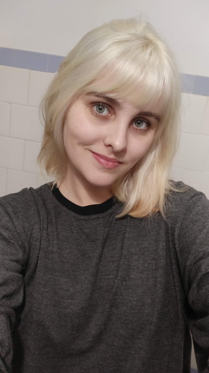 allonsycrys's tweet photo. saudades desse cabelo que eu tive na pandemia e ninguém viu https://t.co/WfNutBYY6o