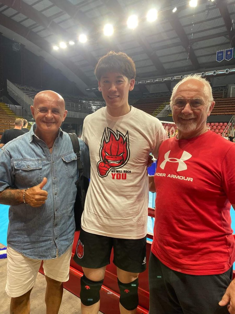 yuranamore's tweet photo. "Welcome shirt" from all the Sirmaniacs Yuki 

He looks so happy 🙌🏻🥹📛✨️😭

📸 Sirmaniaci 

#石川祐希 https://t.co/q8SAyl2fU8