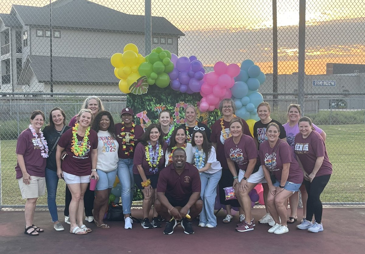 HumbleISD_SCHS's tweet photo. 🌅Senior Sunrise was the BEST! 🌺🐾 Our seniors enjoyed the sunrise together and had breakfast as they kick off their senior year. Thank you to our Student Council for doing a great job organizing this awesome event and a HUGE thank to our parents for all the donations! https://t.co/OJxqeVckRH