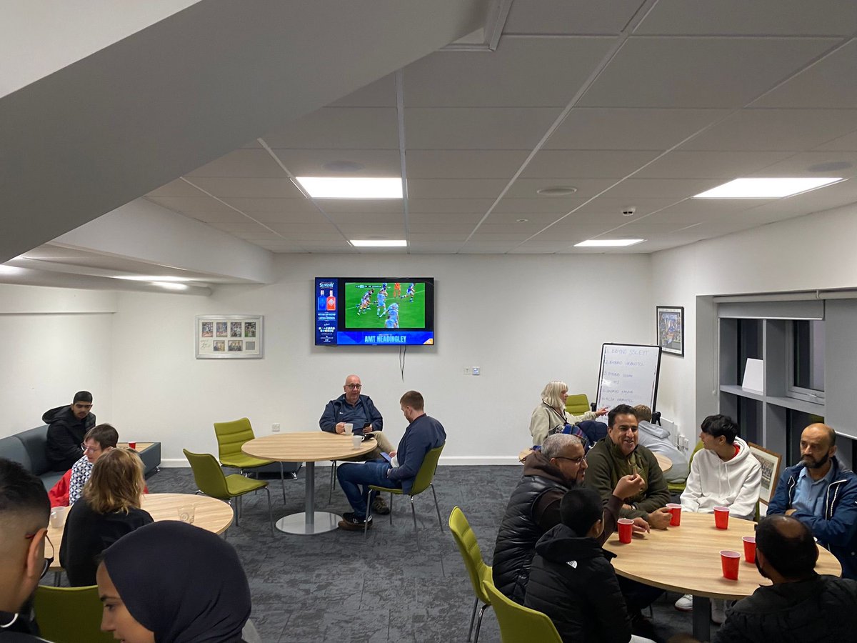🏟  The Keith Howard Community Hub was buzzing with activity tonight!

We were thrilled to welcome both <a href="/HamaraCentre/">Hamara Centre</a> and our Motivate Group, for the exciting Super League clash between <a href="/leedsrhinos/">Leeds Rhinos</a> and <a href="/DragonsOfficiel/">Dragons Catalans</a> 🏉

We hope you had an amazing evening at AMT Headingley!😁