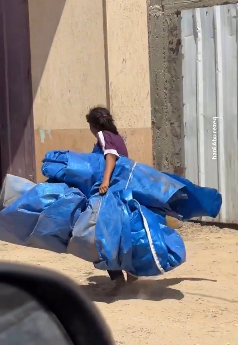 تعبت.. صح؟ 
وهم تعبوا، ليس من النشر، وإنما المناشير التي تفصلهم من أعناقهم، والمنشورات التي تطالب ما تبقى منهم بالنزوح كل ليلة، من جديد كأنها أول مرة. 

وهم تعبوا، ليس من المشاهدة، وإنما من الشهادة على المحارق بأنفسهم، وهم الناجون منها والهالكون فيها، ومن التشهّد في اليوم ألف مرة