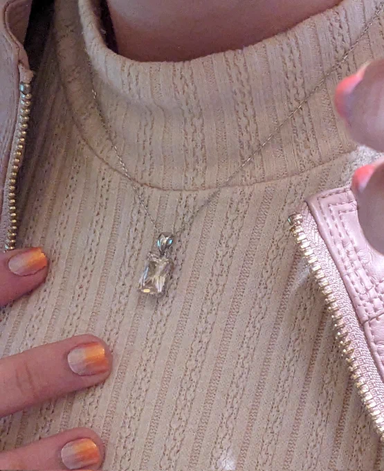 Naomi got me a morganite necklace and I'm still tearing up abt it 