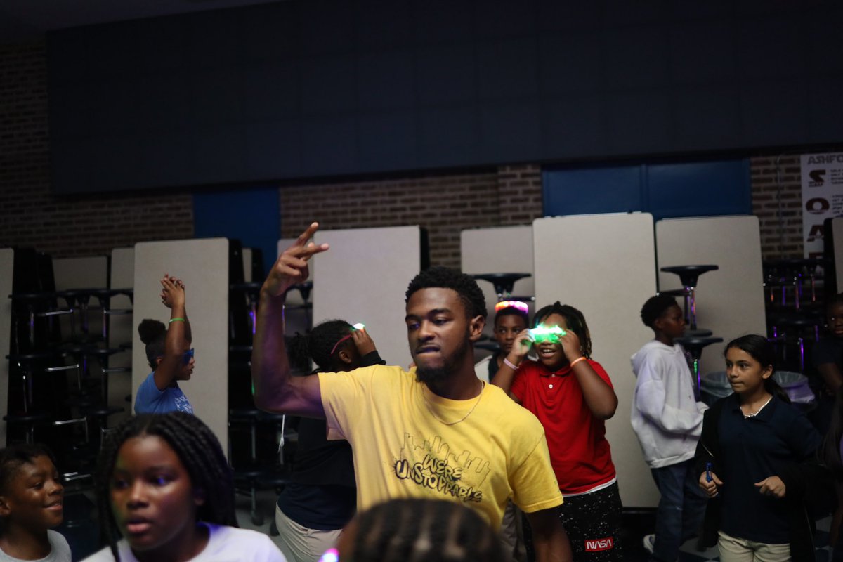 Mr_DDHarris's tweet image. Because #KidsDeserveIt 
A is for Ashford! #SoaringInExcellence 
I scream, you scream, we all scream for ice cream.