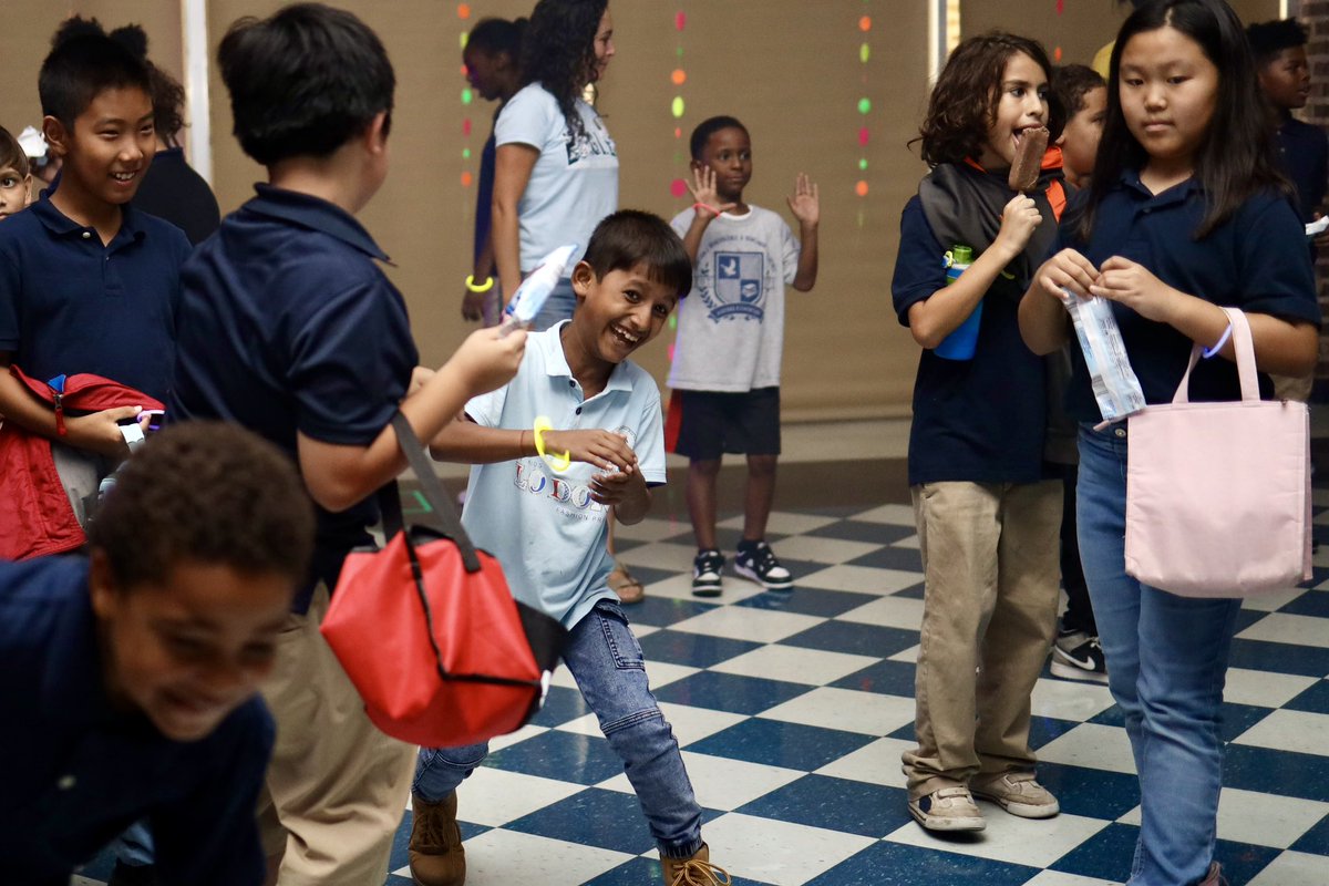 Mr_DDHarris's tweet image. Because #KidsDeserveIt 
A is for Ashford! #SoaringInExcellence 
I scream, you scream, we all scream for ice cream.