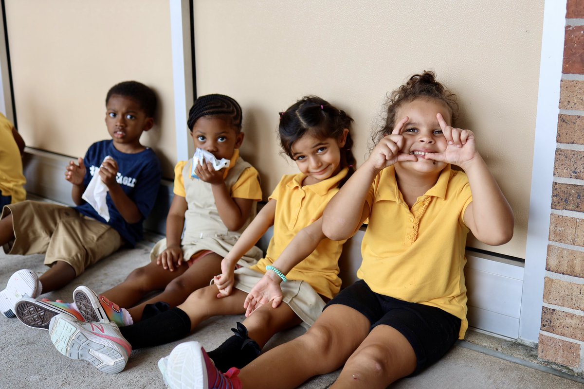 Mr_DDHarris's tweet image. Because #KidsDeserveIt 
A is for Ashford! #SoaringInExcellence 
I scream, you scream, we all scream for ice cream.