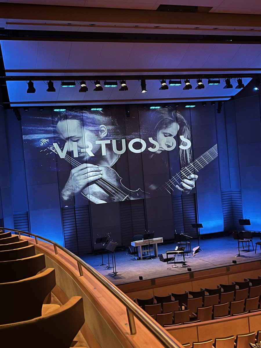 marilensias's tweet photo. Bellissimo concerto #Corpartes https://t.co/HErUwCVHp1