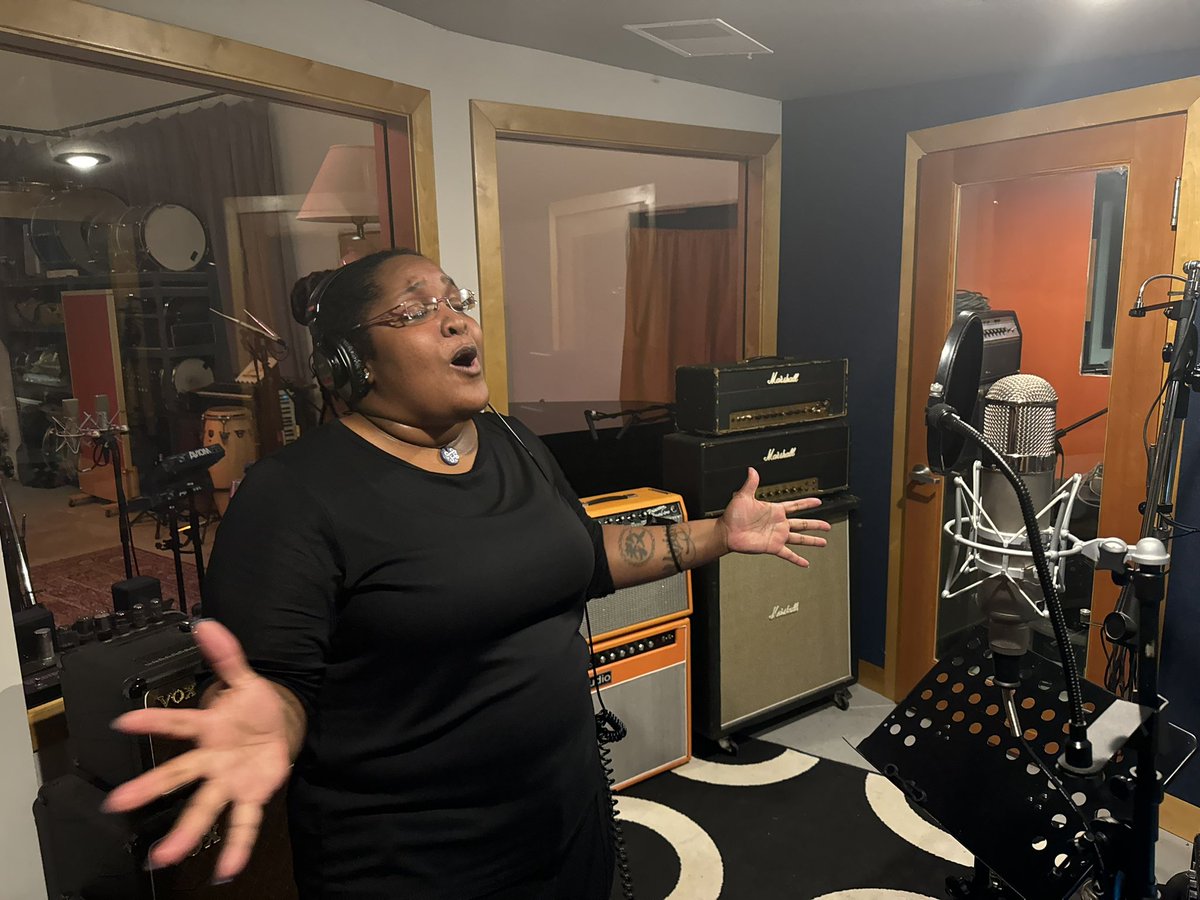 TwoHarbors's tweet image. That’s a wrap!!! Thank you @PaviElleMusic for putting the final bit of mind-blowing magic on our new record. 👏👏👏

Next stop… @abbeyroadstudios!!