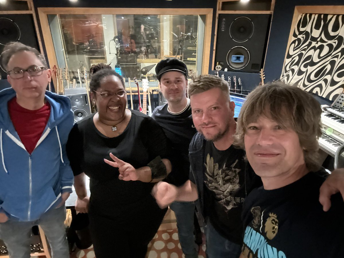 TwoHarbors's tweet image. That’s a wrap!!! Thank you @PaviElleMusic for putting the final bit of mind-blowing magic on our new record. 👏👏👏

Next stop… @abbeyroadstudios!!