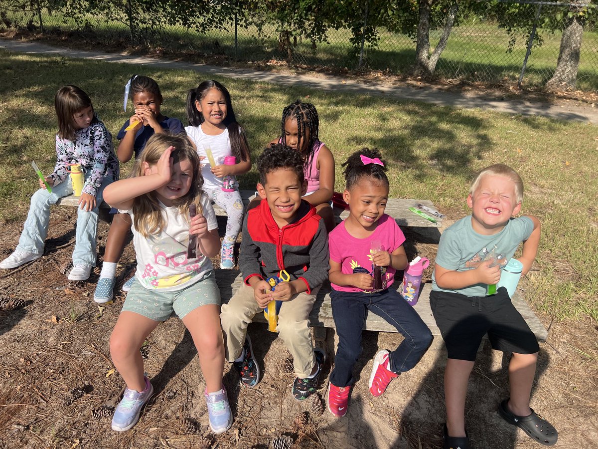 My class earned their first thumbs up party so we celebrated with popsicles today!! ⁦<a href="/HumbleISD_OE/">Oaks Elementary</a>⁩ ⁦<a href="/OEKindergarten/">Oaks Kindergarten</a>⁩