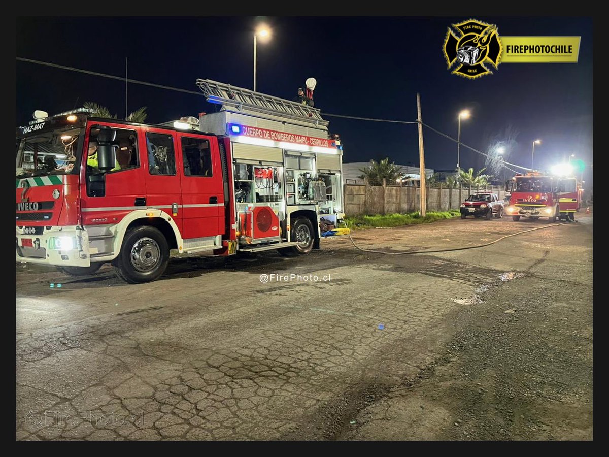 Equipo Firephoto en emergencia química, Camino El Milagro y Camino a Melipilla. Bomberos Maipú en el lugar con apoyo de CB. San Bernardo y CB. Conchalí. F9