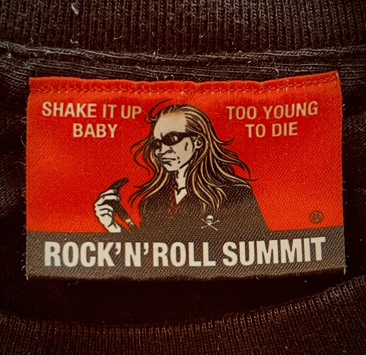 ロッケンロー★サミット2024 ー鳥になった男たちへー

★バードメンTシャツ

【バードネーム入り限定Tシャツ】

¥5,500（税込）

※数量に限りがありますので、取り置きされる方はご連絡下さい。

threechord.base.shop