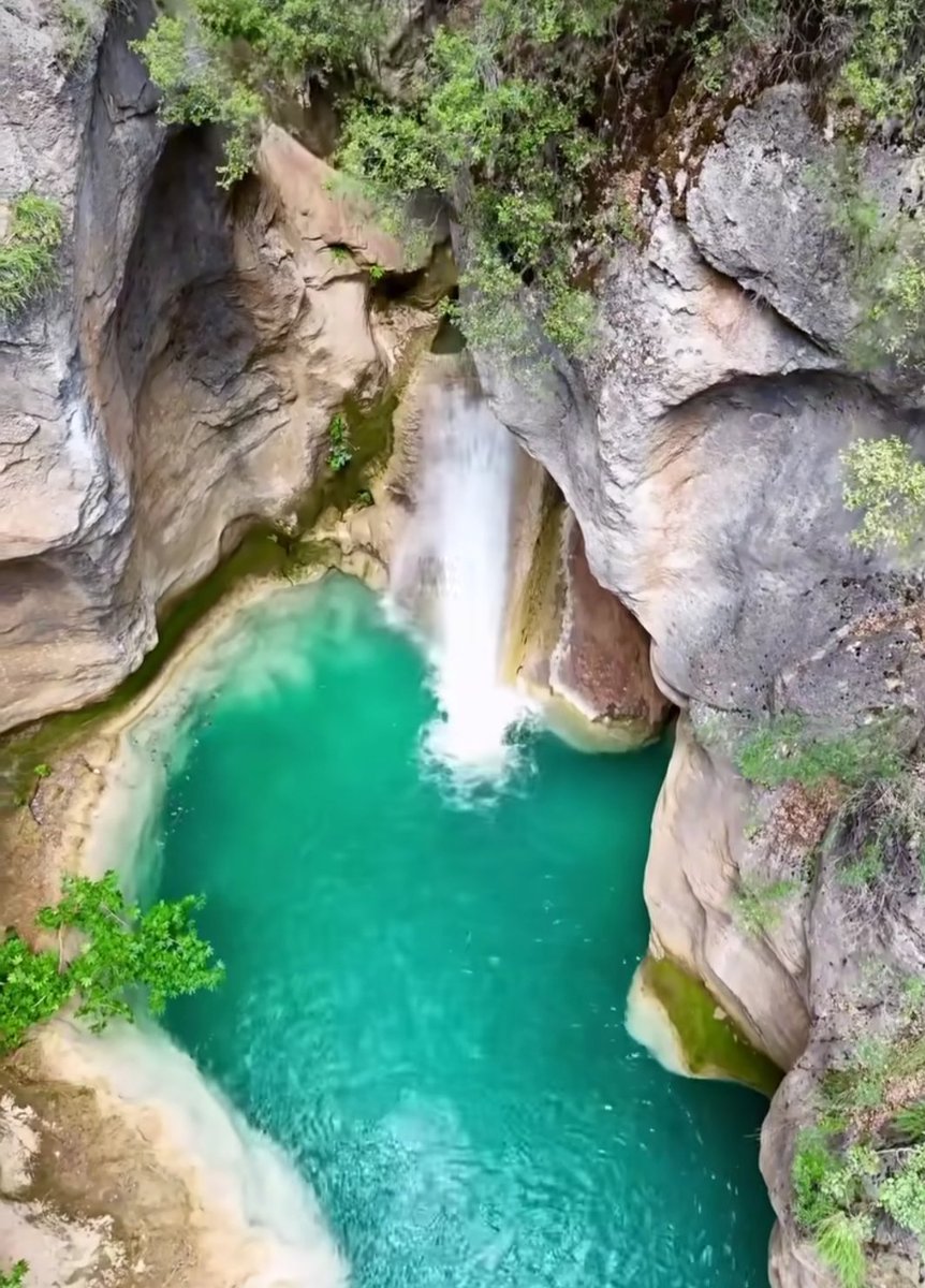 🌞 G Ü N A Y D I N 🌞
Sen neye bakarsan, o da sana öyle bakar. İşte bu yüzden hayat RENGARENK.
Umutla huzurla bak etrafına , çünkü anahtar senin elinde.  
Ve gün başlasın...🙏💐😊☕🫶