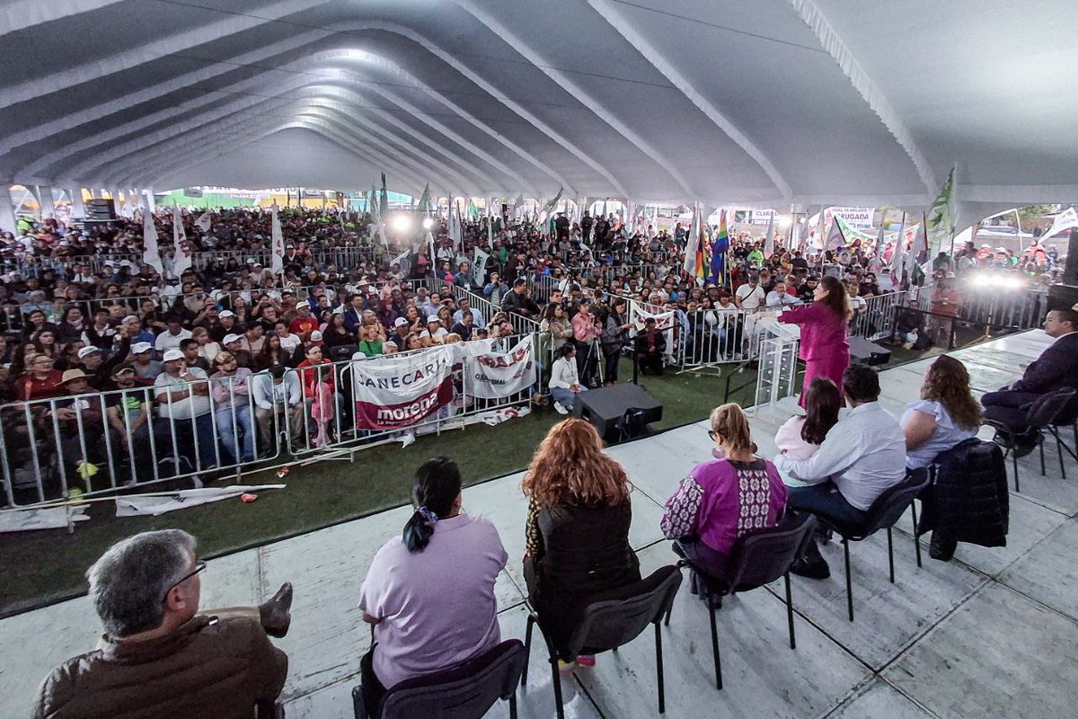 ClaraBrugadaM's tweet photo. Le agradezco al pueblo de la #GustavoAMadero su decisión para que la transformación continúe en nuestro país, en la ciudad y en esta alcaldía. Amor con amor se paga y trabajaremos junto al próximo alcalde @yancolozano para cumplir todas nuestras propuestas. Vamos a construir 6 Utopías, a rehabilitar el Bosque de San Juan de Aragón para convertirlo en una joya de la ciudad como un espacio recreativo, cultural y deportivo de primer nivel. También pondremos en marcha un corredor turístico en la Calzada de Guadalupe, que conecte con el Centro Histórico, y construiremos una antena del Cablebús en Cuautepec para llegar a la colonia Luis Donaldo Colosio.

¡No les vamos a fallar!

#ClaraJefaDeGobierno