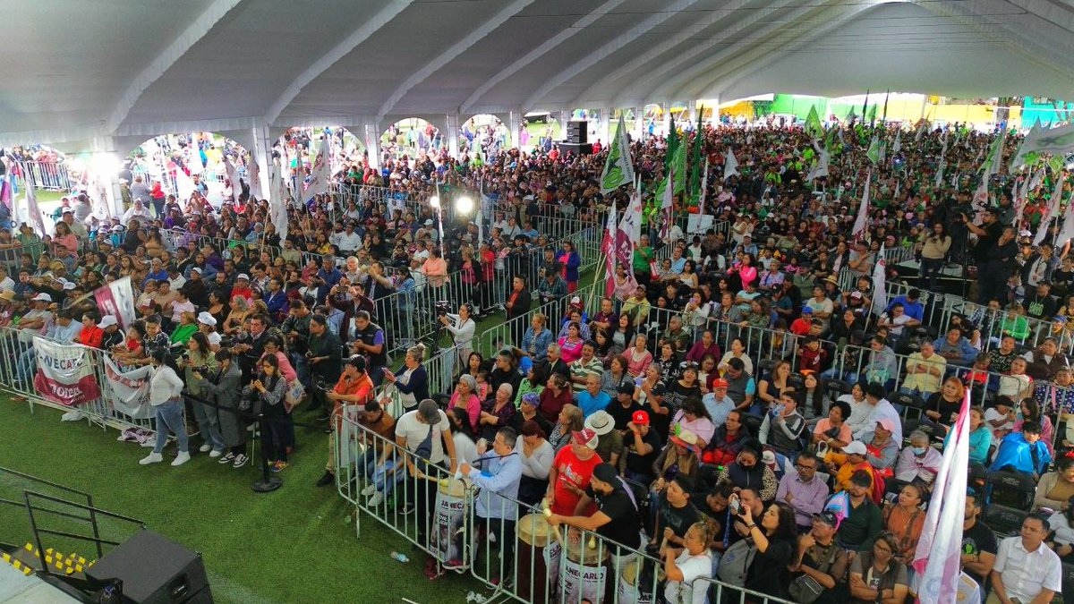 ClaraBrugadaM's tweet photo. Le agradezco al pueblo de la #GustavoAMadero su decisión para que la transformación continúe en nuestro país, en la ciudad y en esta alcaldía. Amor con amor se paga y trabajaremos junto al próximo alcalde @yancolozano para cumplir todas nuestras propuestas. Vamos a construir 6 Utopías, a rehabilitar el Bosque de San Juan de Aragón para convertirlo en una joya de la ciudad como un espacio recreativo, cultural y deportivo de primer nivel. También pondremos en marcha un corredor turístico en la Calzada de Guadalupe, que conecte con el Centro Histórico, y construiremos una antena del Cablebús en Cuautepec para llegar a la colonia Luis Donaldo Colosio.

¡No les vamos a fallar!

#ClaraJefaDeGobierno