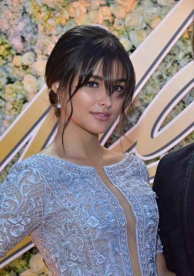 TropangLQ's tweet photo. Liza Soberano's iconic bangs and gown, this is my favorite Liza's look.
#StarMagicBall2016 #LizaSoberano https://t.co/c79ALGCTjg