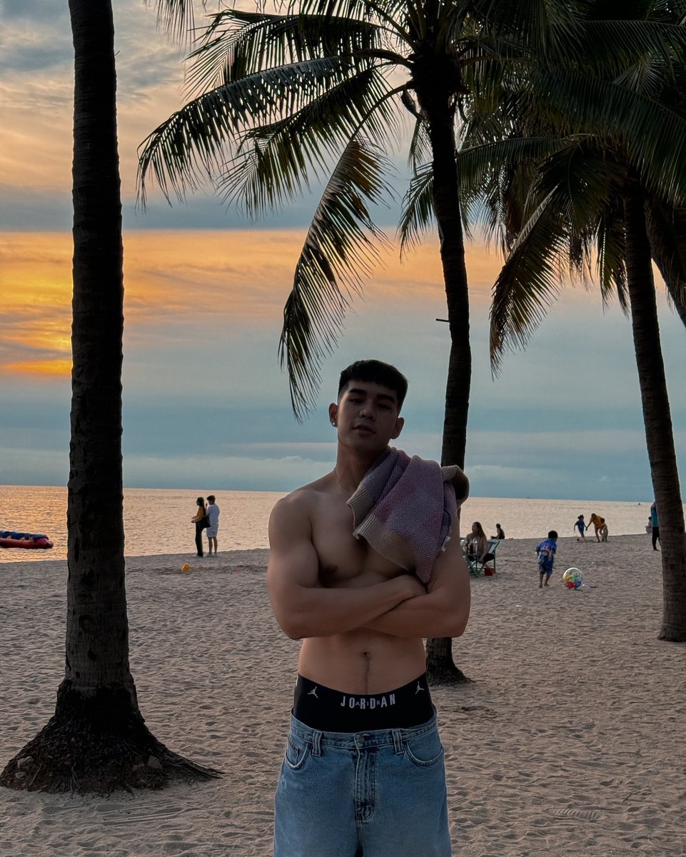 LiirBL's tweet image. holy shit how does this man just keep getting more gorgeous?!?!  #atomnathaphop