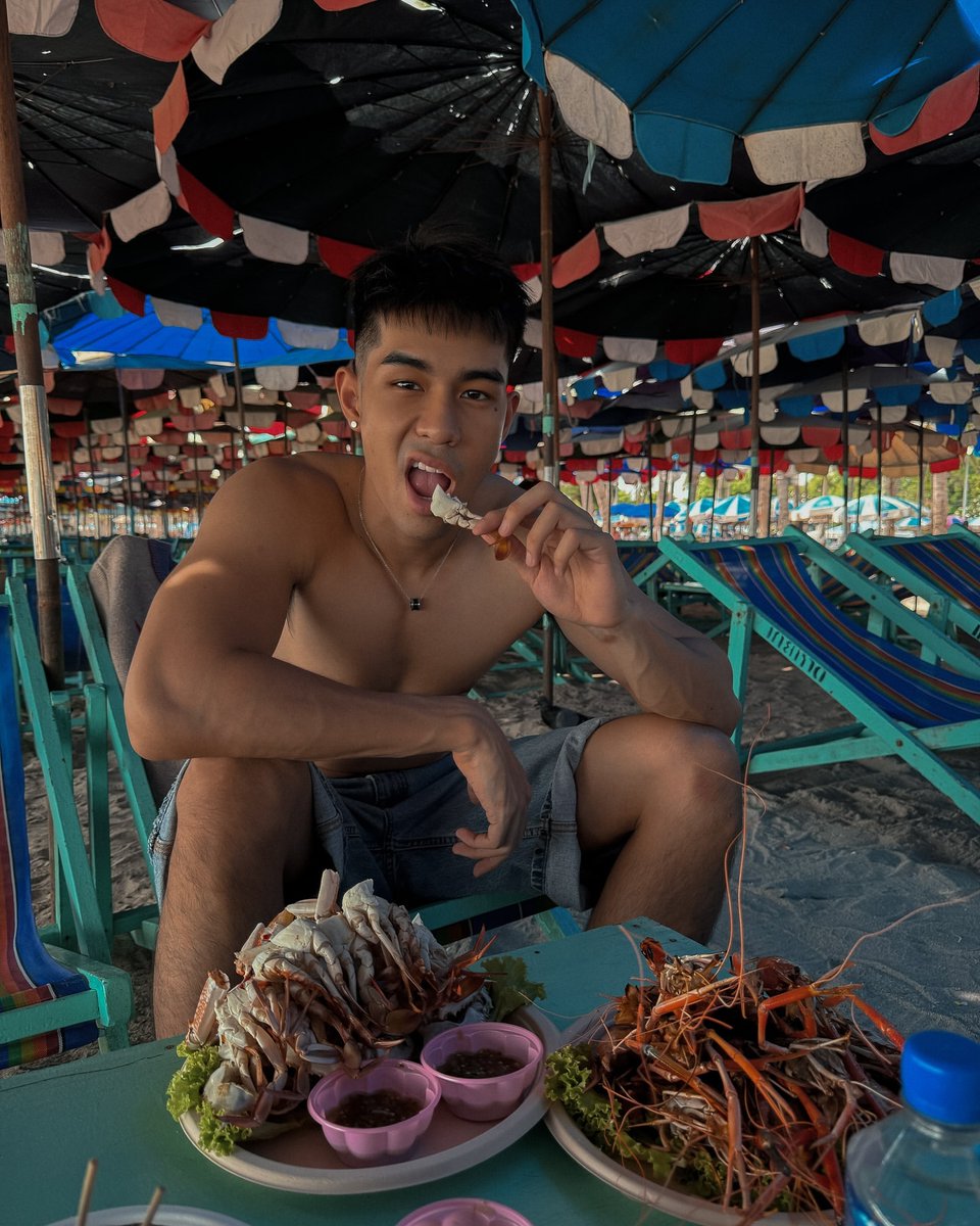 LiirBL's tweet image. holy shit how does this man just keep getting more gorgeous?!?!  #atomnathaphop