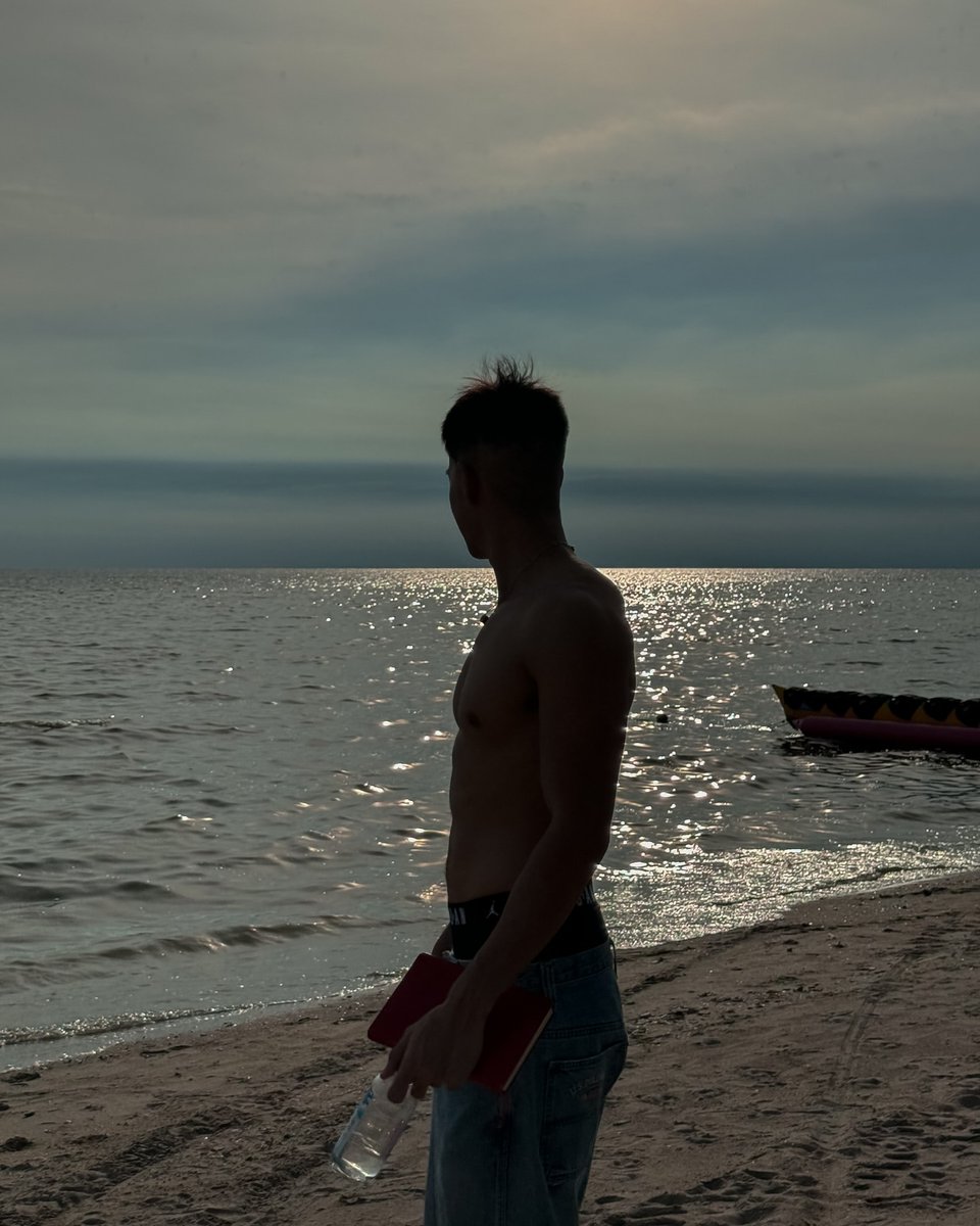 LiirBL's tweet image. holy shit how does this man just keep getting more gorgeous?!?!  #atomnathaphop