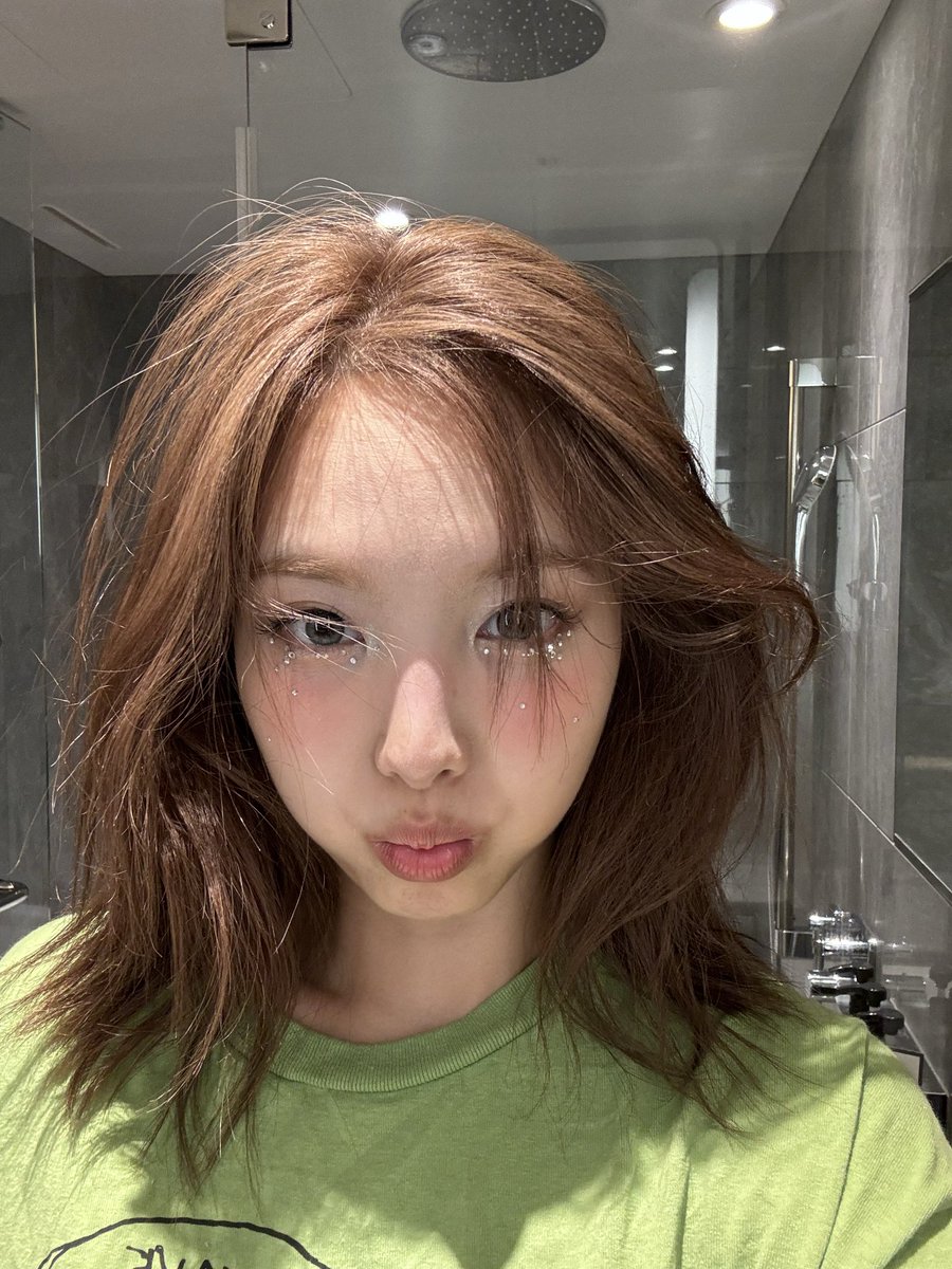 nayeon tweet media