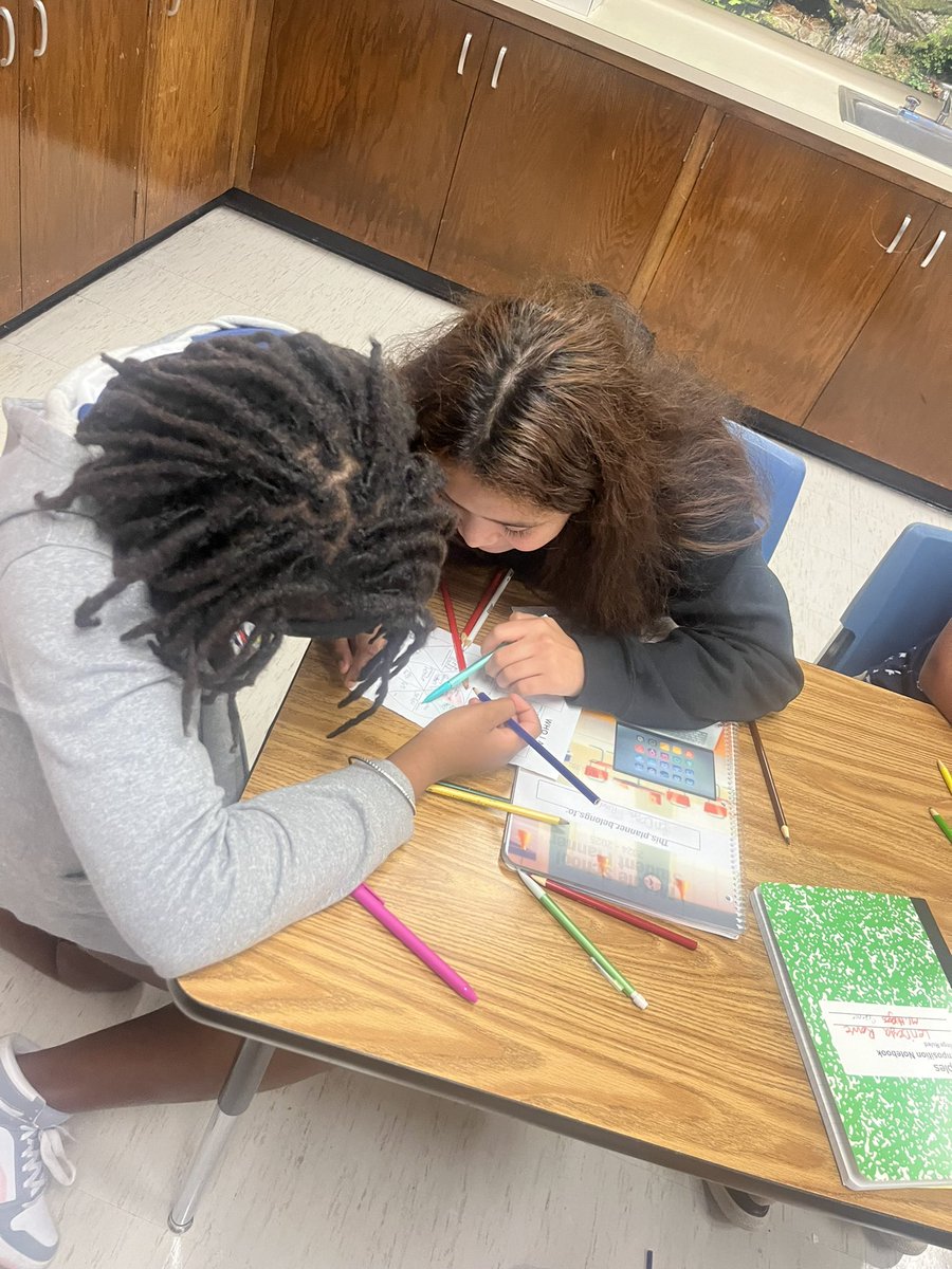 It was a fantastic first FULL week at Lewis and Clark! 

Students were seen engaged in classroom activities, building new relationships, and designing their Homebase doors for the upcoming door decorating contest.