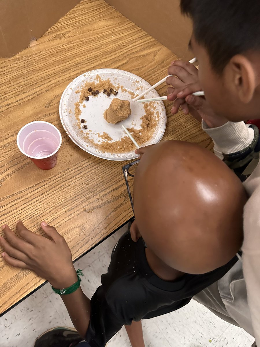 evanseinsteins's tweet photo. Another great ADI investigation where students test how weathering and erosion from wind impacts the shape of a rock formation. @MRegan0123 @Beth_Coryell @JanetMarotte777 @mgrant_2000 @NastasiNews @CherokeeSchools https://t.co/dSc8O5n7Ta