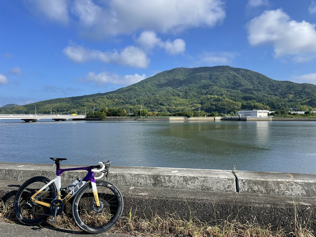 fu_ji555's tweet photo. おはようございます☀
今日も朝活終了です👍
畑してからのチャリは疲れた😅笑
さて、柔道しに行ってきます🫡

#ロードバイク乗りと繋がりたい 
#ロードバイクのある生活 
#elvesbike https://t.co/HHNTLnG0bg
