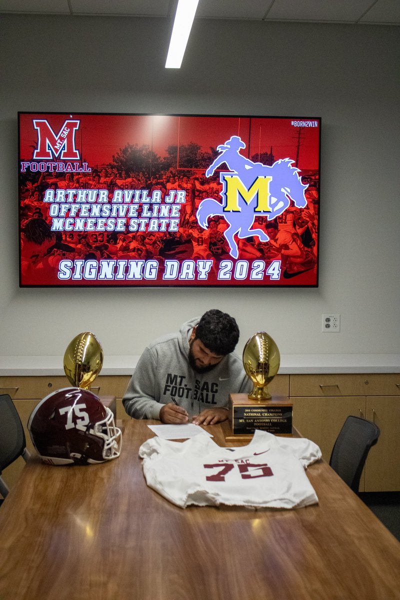 ArthurAvilaJr75's tweet photo. Late post but after a great Official Visit to @McNeeseFB I would like to thank @CoachGGoff, @CoachAI, @CoachAllgood and the whole McNeese staff for their great hospitality. With that being said I have signed and am continuing my Academic and Athletic career at McNeese State University! #GeauxPokes 🤠

@mtsacfootball @CoachRamirezOL @55FatBoi @CoachCDeen @joegonzalez__ @OfficialBobbyP @D_DUBB9 @CoachLJJohnson @CoachLone @AllegianceOL @ChrisWardOL @KodyAfusia @CreatinMonsters @BradHoiseth @JGonzalesJr10 @upland_fb @KOBrosRecruits @JUCOFFrenzy