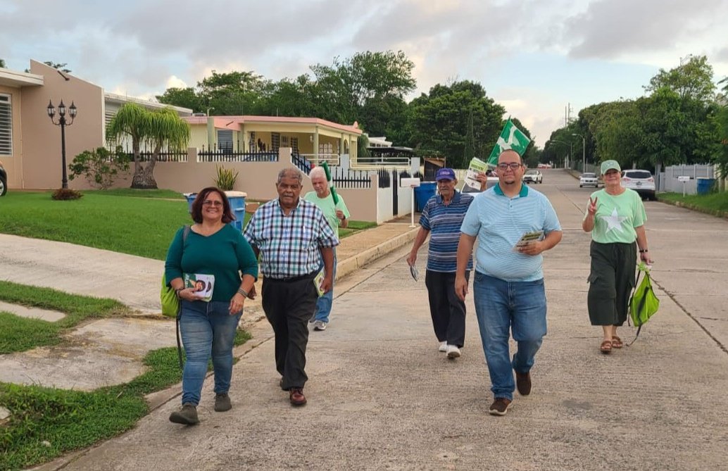 HectorPIP2024's tweet photo. Hoy, caminando y compartiendo con la comunidad de la Base Ramey con Julia Rita Rodriguez, candidata al Senado por el distrito Mayagüez-Aguadilla y otros compañeros y compañeras.
#PatriaNueva https://t.co/PBvLKNZ6uW