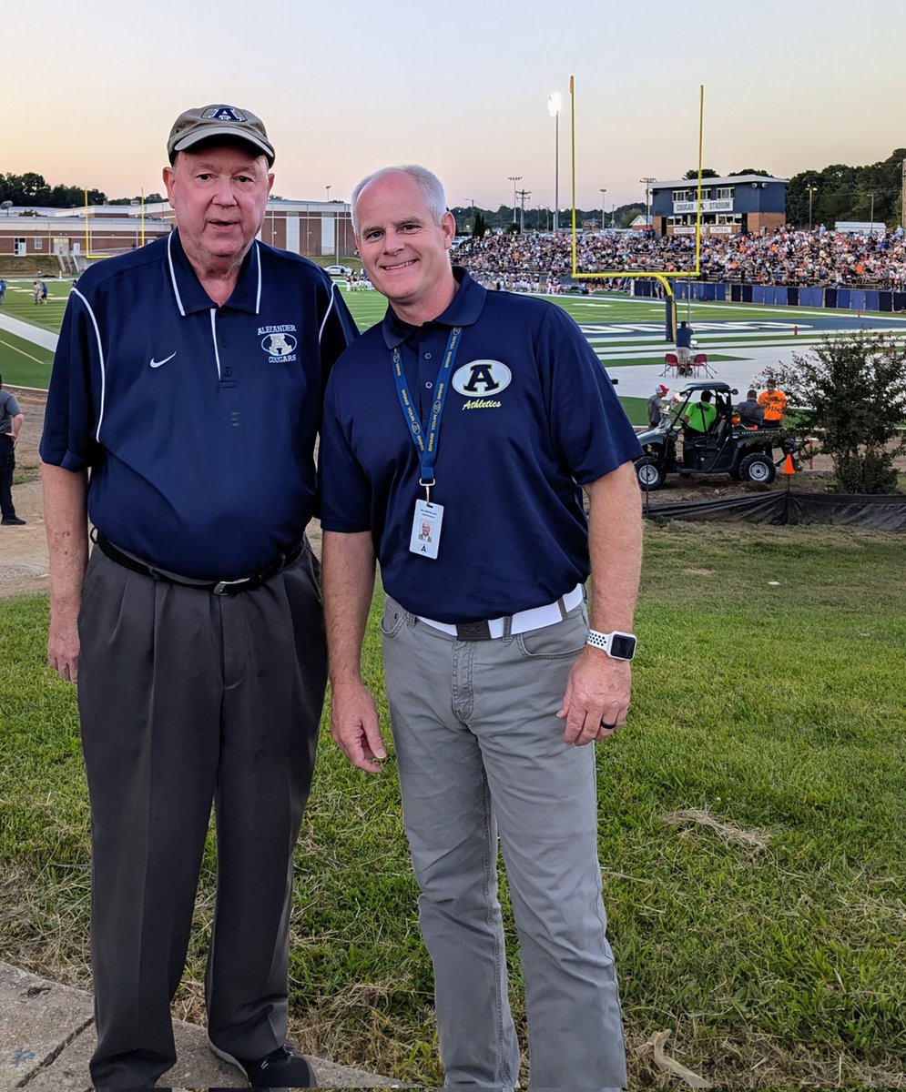 Honored to be with <a href="/bigriffin1/">Bill Griffin</a> Superintendent of Alexander County Schools at the 🏈 games vs. Statesville HS. The new #PivotTurf  is awesome.  #LeadershipMatters #NCSSA <a href="/NCHSAA/">NCHSAA</a> <a href="/GeoSurfacesSE/">GeoSurfaces Southeast</a> <a href="/AlexCentralHS/">Alexander Central HS</a> #CoachButchCarter