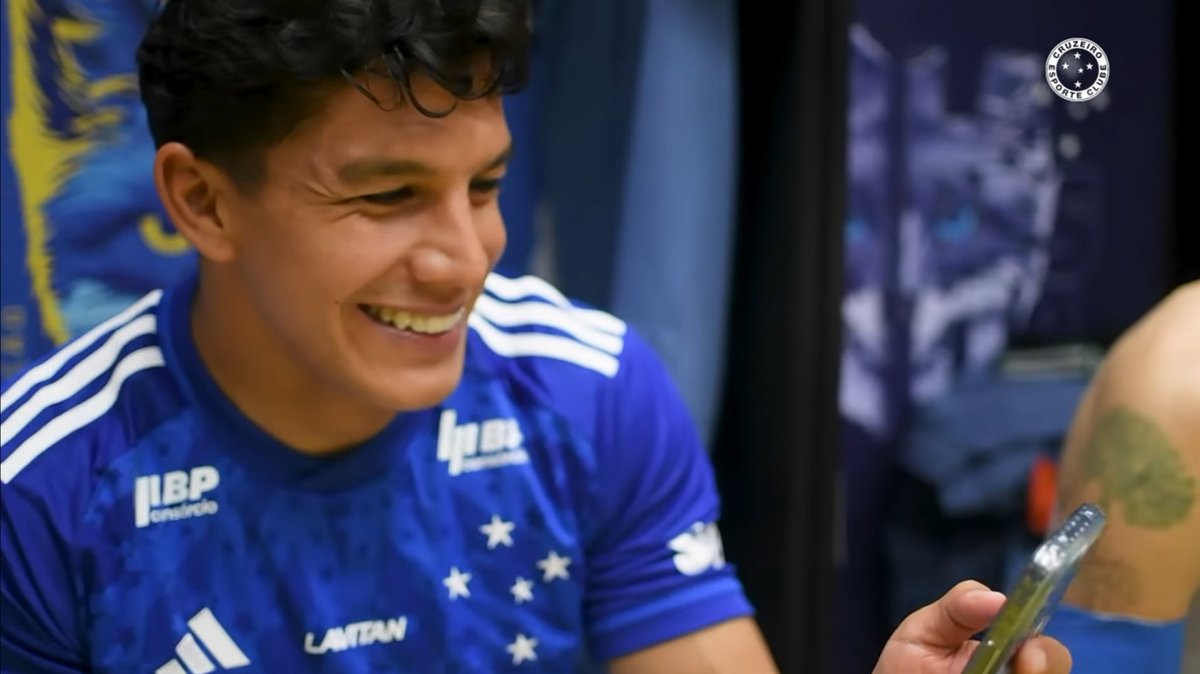 jnkcec's tweet photo. gente eu amo tanto esse argentino juro por deus https://t.co/YGU7YShuj6