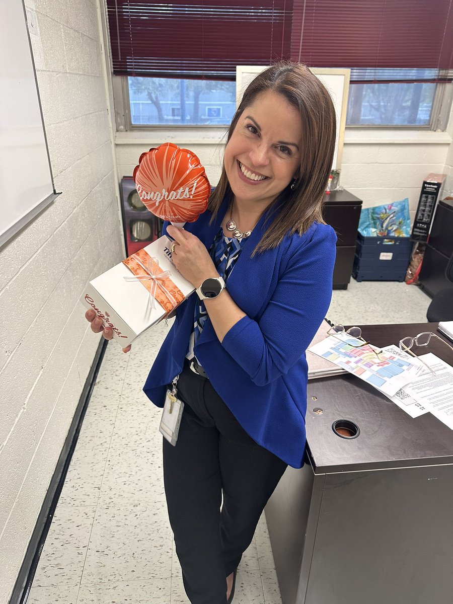PathtoPinkston's tweet photo. Congrats Principal Avila on your second week of school @StevensParkDISD! Let's continue building on this momentum as we level up! Keep up the great work! #Region1Excellence @MRamirezDISD @LisaAnnVega1 https://t.co/Dd71X7JHCT