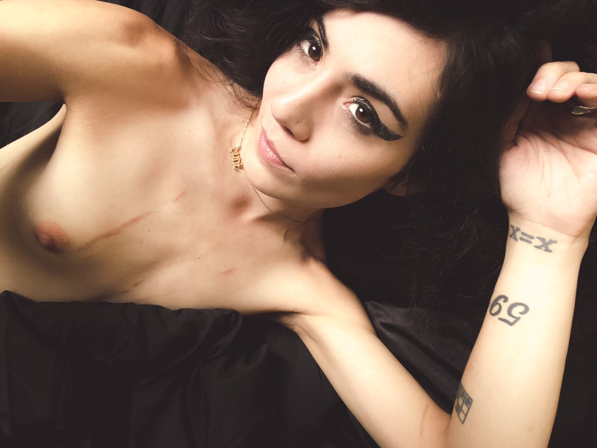 alys alyx 💕🖤 tweet media