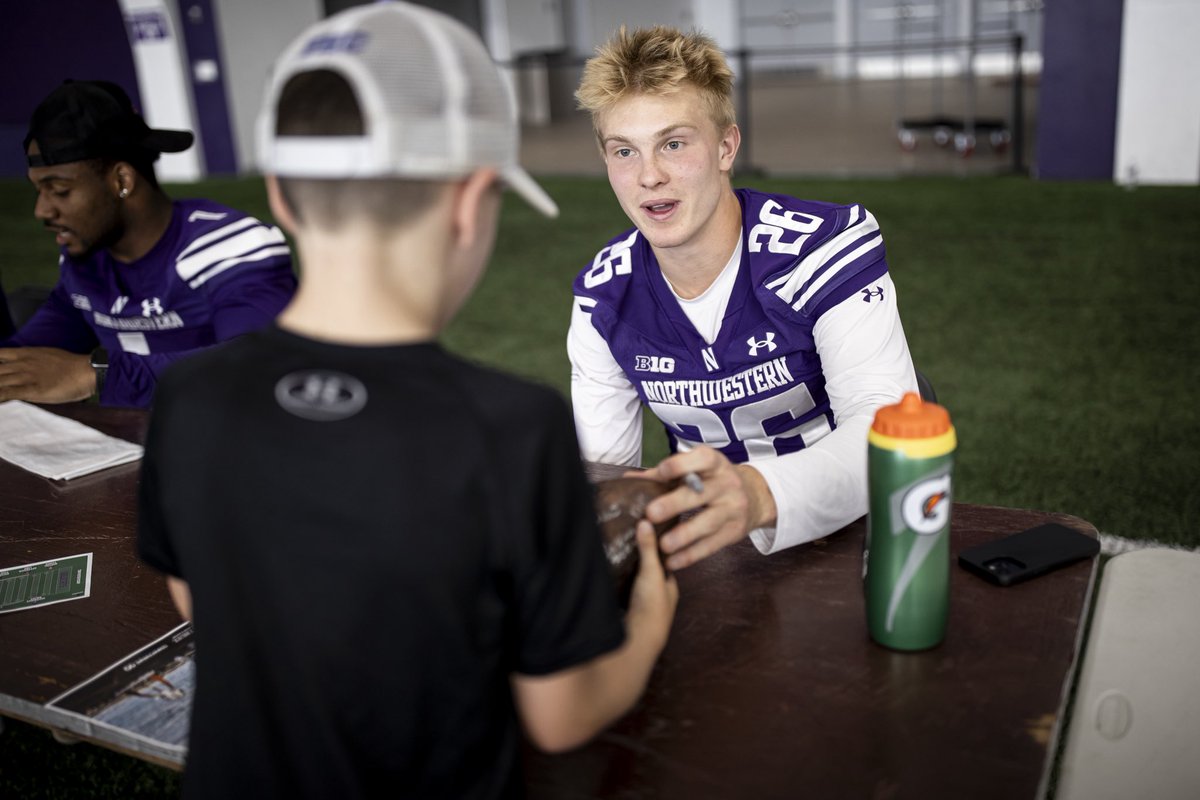 NUFBFamily's tweet image. Future &apos;Cats 🤝 Present &apos;Cats

Thanks to everyone who came out to support at Meet the Team Night, presented by @GoU_TrueNU!