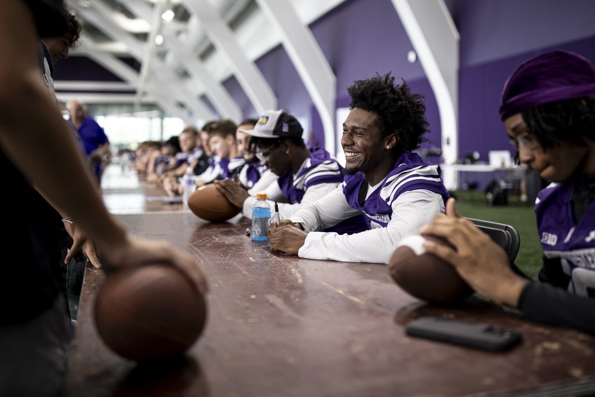 NUFBFamily's tweet image. Future &apos;Cats 🤝 Present &apos;Cats

Thanks to everyone who came out to support at Meet the Team Night, presented by @GoU_TrueNU!