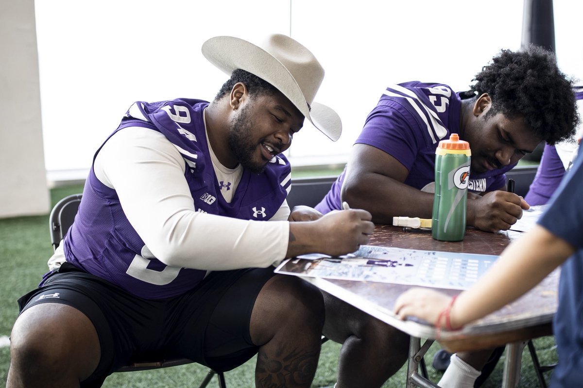 NUFBFamily's tweet image. Future &apos;Cats 🤝 Present &apos;Cats

Thanks to everyone who came out to support at Meet the Team Night, presented by @GoU_TrueNU!