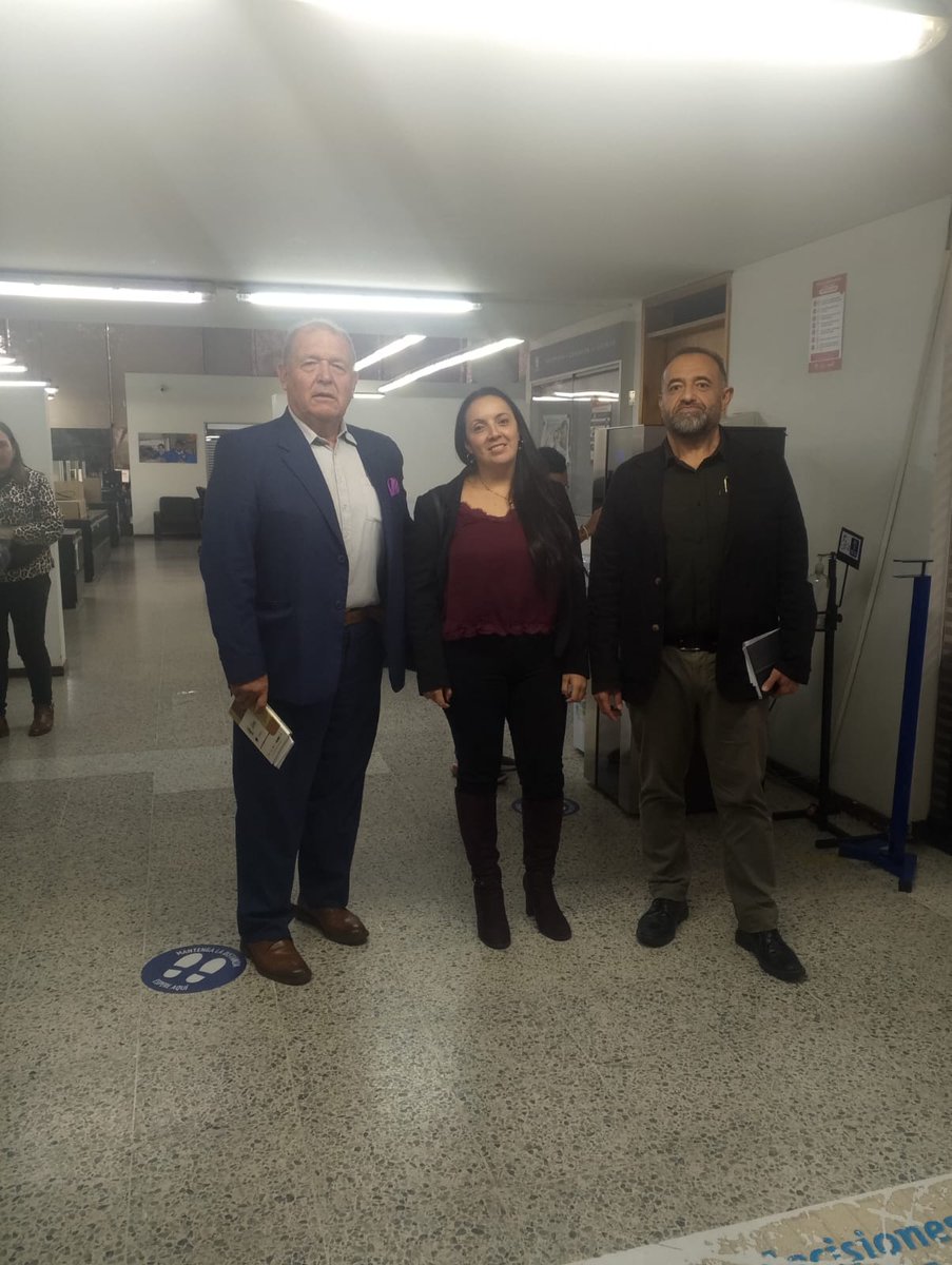 Sindodic's tweet photo. Avance en solicitudes de @Sindodic a @Educacionbogota Reunión de acuerdos a seguimiento . Temas: Día Directivo, Programa Salud mental, giros IE, permisos asamblea general, financiación programas, elecciones comité regional. Avances. Comprometidos en defensa de nuestro afiliados ! https://t.co/h8qS0e2TA4