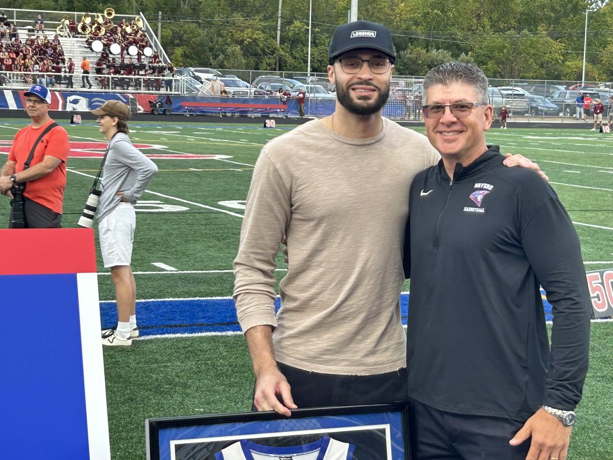 revereminutemen's tweet photo. Casey, Larry Jr. and Pete Nance #22 jerseys retired tonight!

Fantastic Stuff!!!

Nance Family-
Wonderful People! https://t.co/A6u2zvNRw3