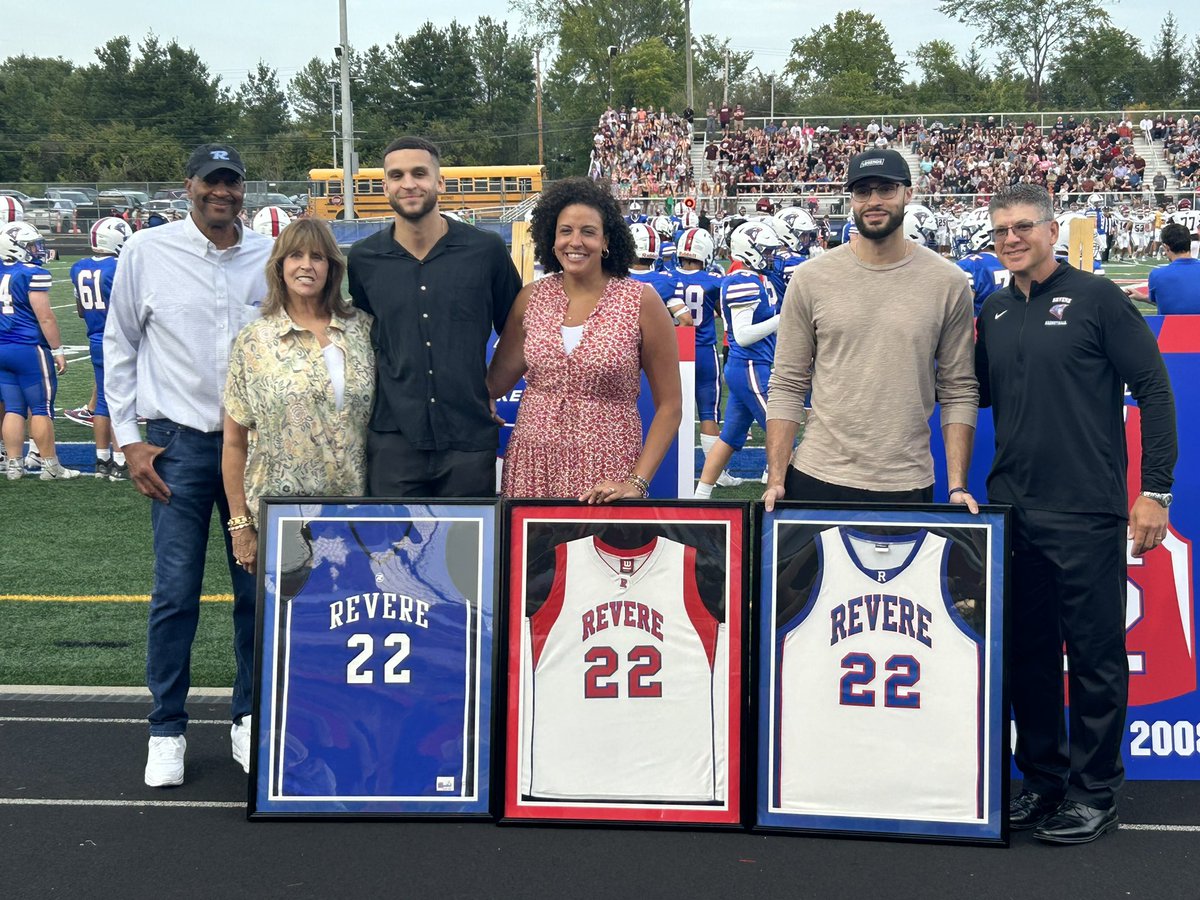 revereminutemen's tweet photo. Casey, Larry Jr. and Pete Nance #22 jerseys retired tonight!

Fantastic Stuff!!!

Nance Family-
Wonderful People! https://t.co/A6u2zvNRw3