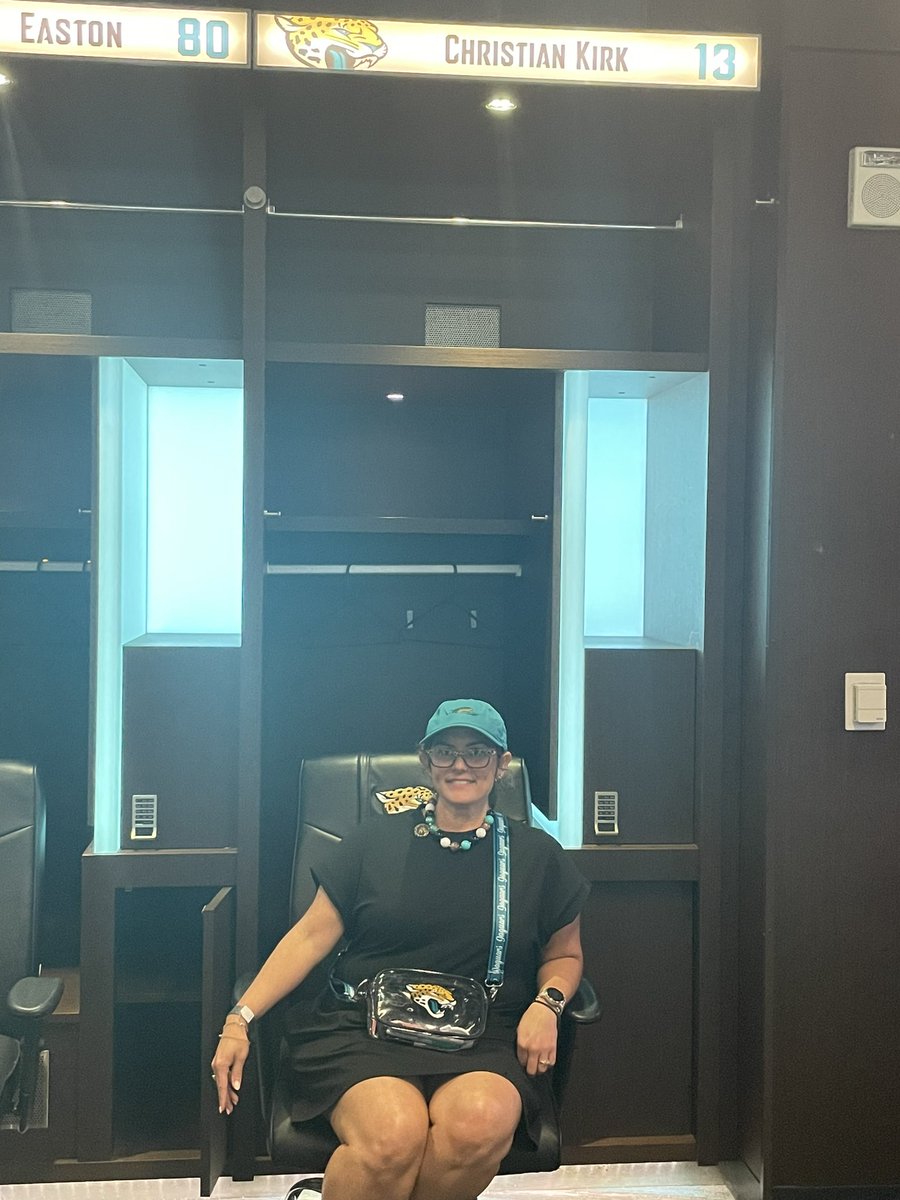 LilOther's tweet image. Duuuval things 🏈#football #DUUUVAL #NFL2024