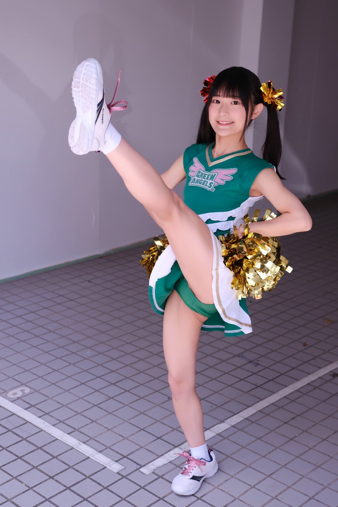 ハイキックチア  / X