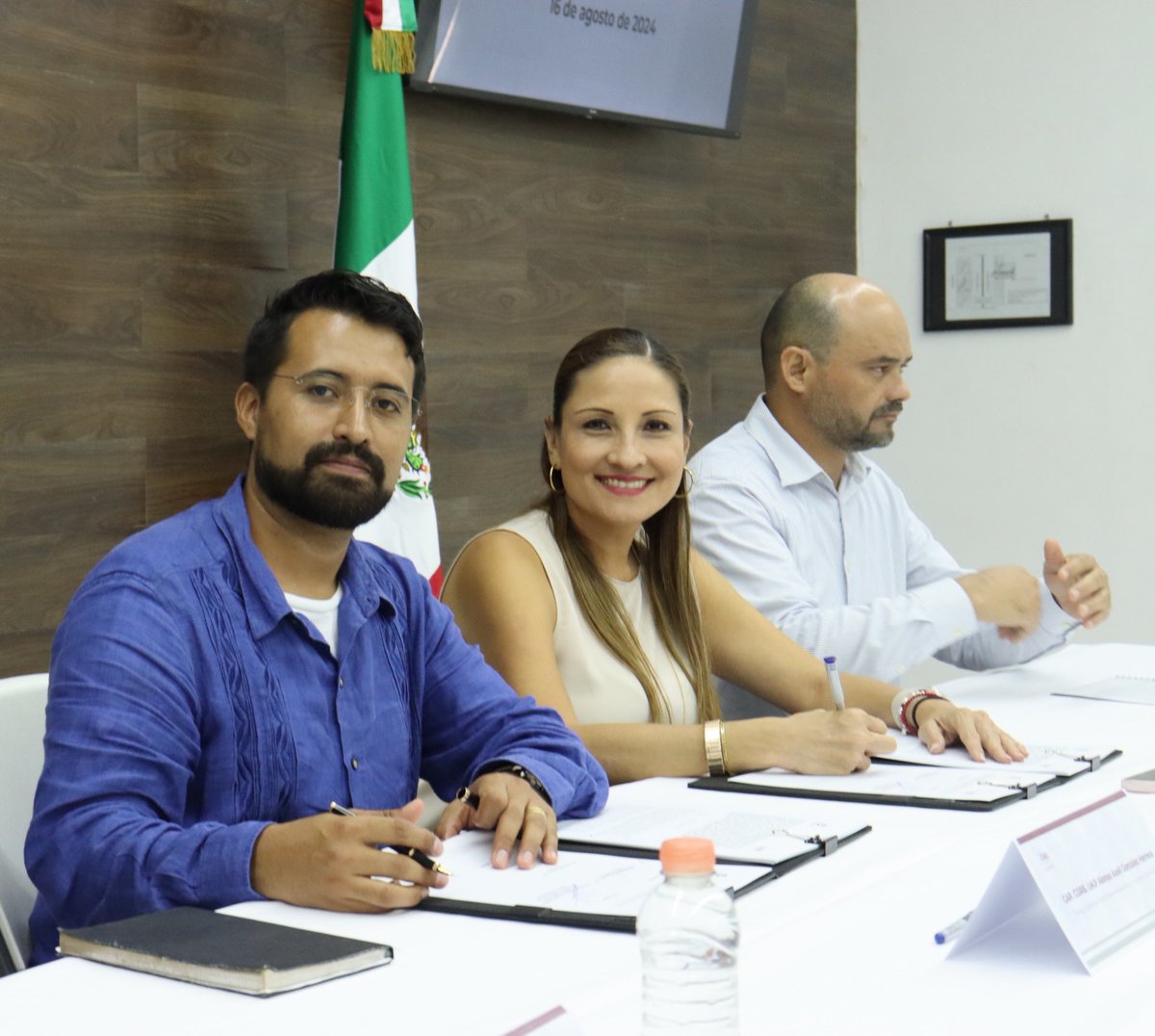 maklozano's tweet photo. Firma de convenio de colaboración entre el @IDAIPQRoo y el Centro Estatal de Evaluación y  Control de Confianza (C3).

#Portuderechoasaber 🔍
#transparenciaqueseve https://t.co/wHFkY7AsHh