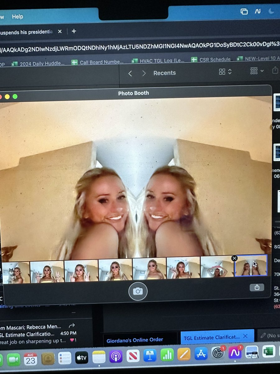 becmendel's tweet photo. wish i really had a twin that would be so awesome for me and everyone else too https://t.co/gNNREFpEVs