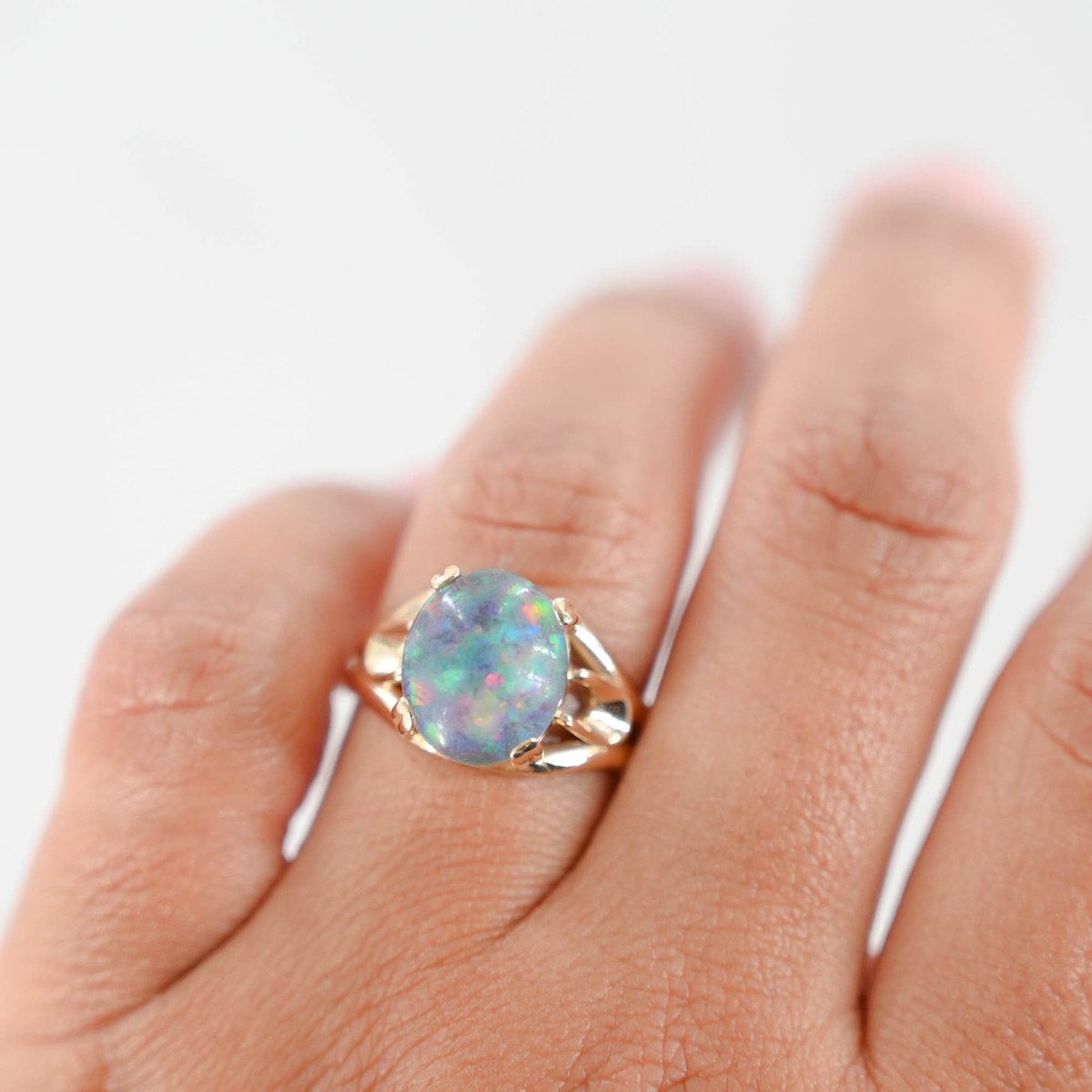 777Jewelry's tweet photo. Dazzle in elegance with this vibrant synthetic opal ring! 🌈
Weight: 5.5g
Head: 12 mm
Shank: 4 mm
Ring Size: 7.75
Synthetic Opal: 12 mm x 10 mm
Shop now at @777jewelry for more exquisite pieces. 🛒

🔒

#Jewelry #777Jewelry #FineJewelry #VintageJewelry https://t.co/OmBorz7LO6